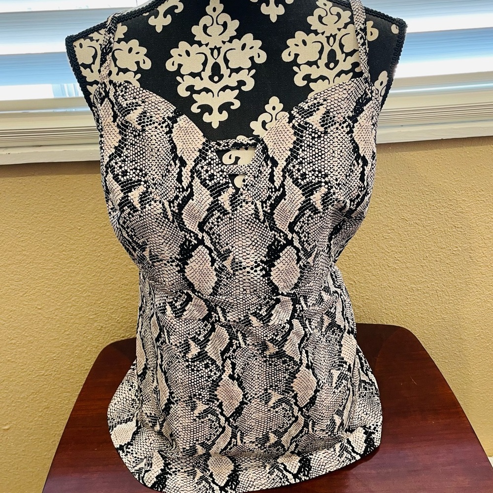 NEW WITH TAGS TORRID GREY SNAKESKIN PRINT BENGALINE PEPLUM CAMI 3X